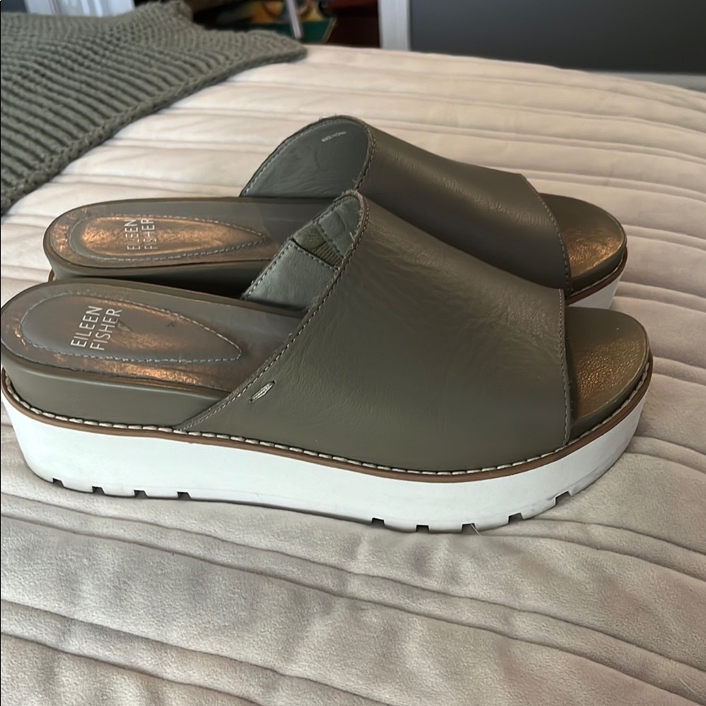 Eileen Fisher Women's Olive Platform Sandals